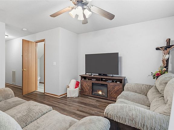 5th image of 2252 & 2254 E Cinnamon Way