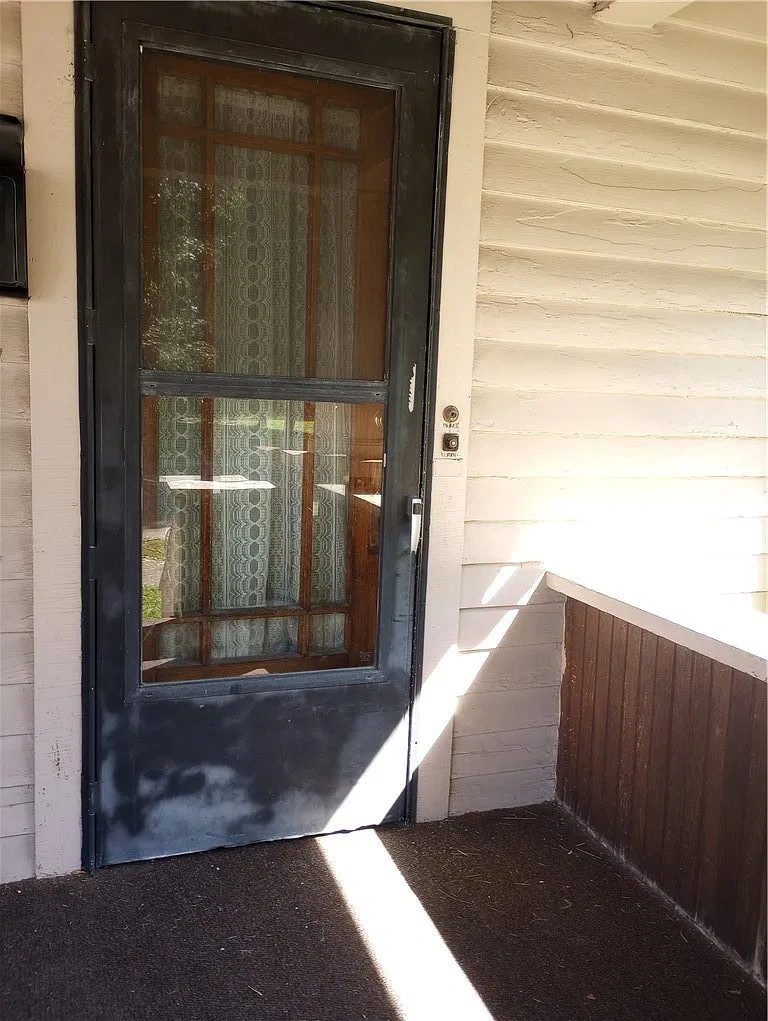2 bed, 1.0 bath, 966 sqft, $950 — Photo 2