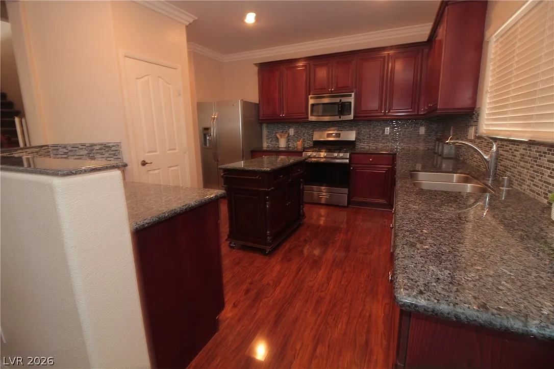 3 bed, 2.5 bath, 1674 sqft, $2,350 — Photo 3