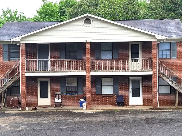 1708 Green Oaks Dr SE #D — Photo 1
