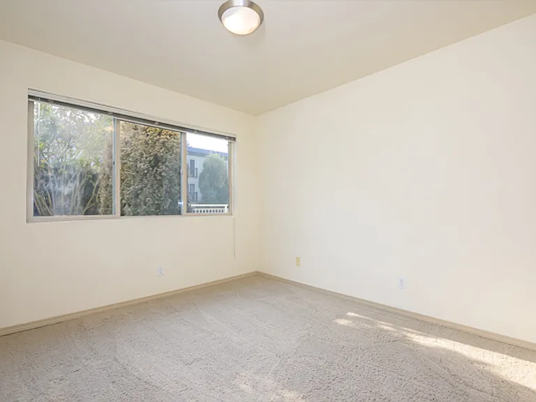 The Max Apartments — Photo 34