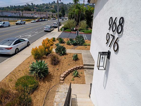 3rd image of 968 & 976 S Mollison Ave #D