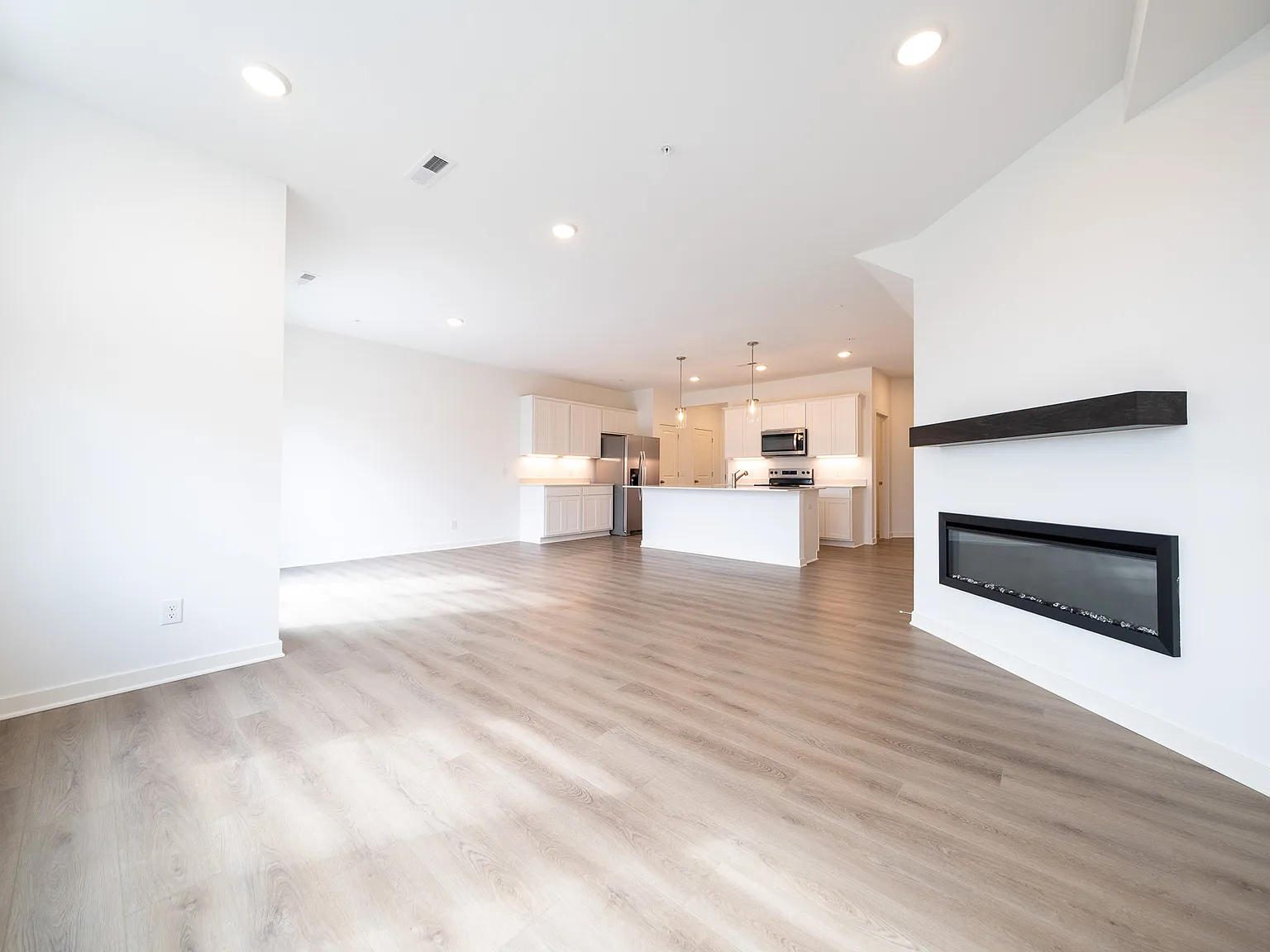 Airlake Curve, Woodbury (4773) LY CW1 - 1 — Photo 4