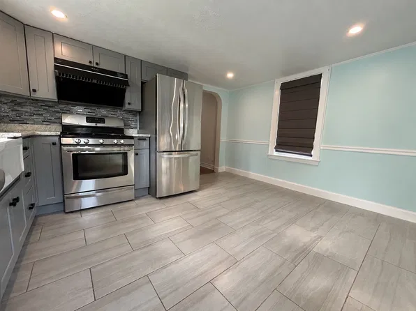 126 Pine Hill Cir, Waltham, MA 02451