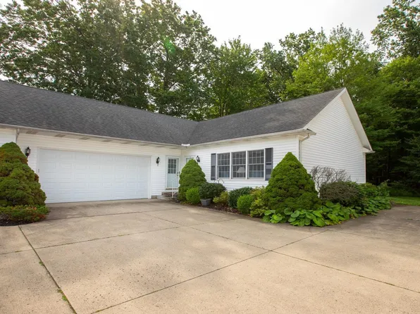 3953 Hilltop Dr, Vermilion, OH 44089