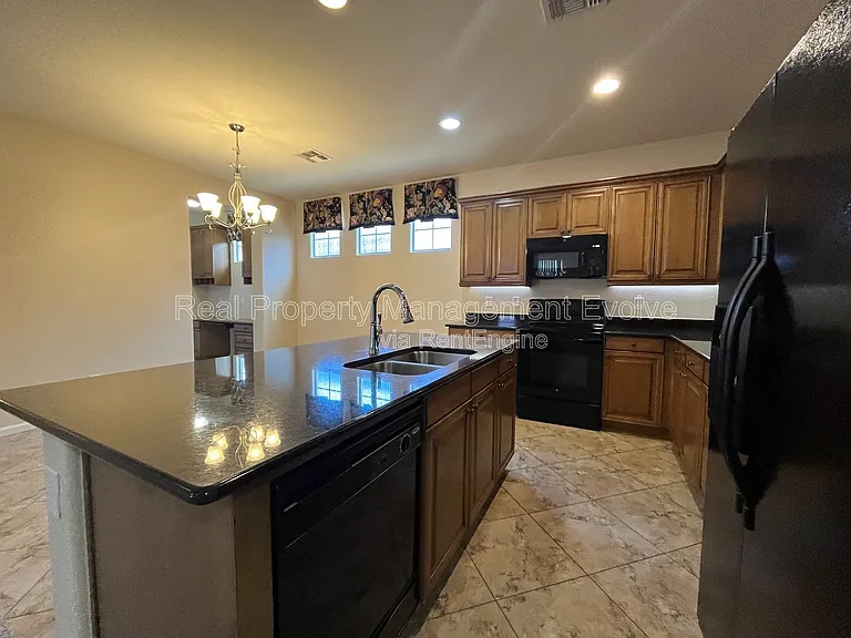 3454 E Constitution Dr — Photo 9