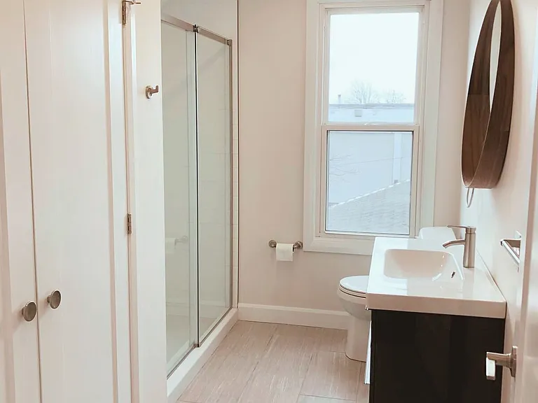 61 Phipps St #UPPER — Photo 9