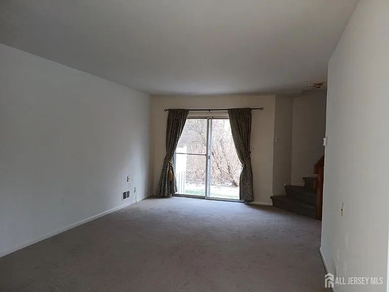 1081 Schmidt Ln — Photo 13
