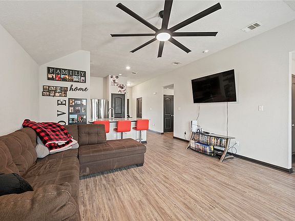 4th image of 2700 Watchman Ct