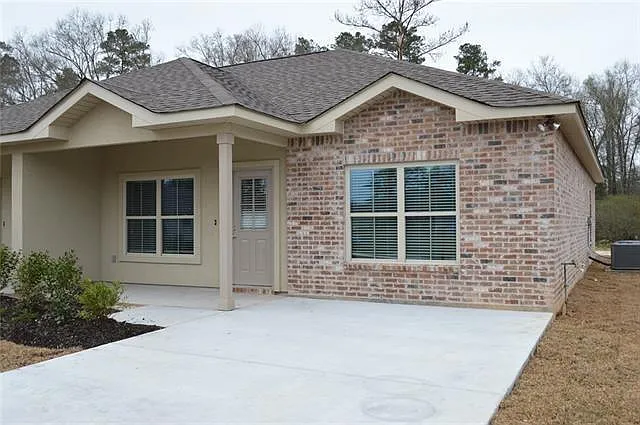 128 Oak Dr — Photo 2