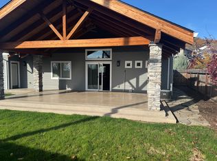 1048 Ruby Meadows Dr, Eagle Pt, OR 97524