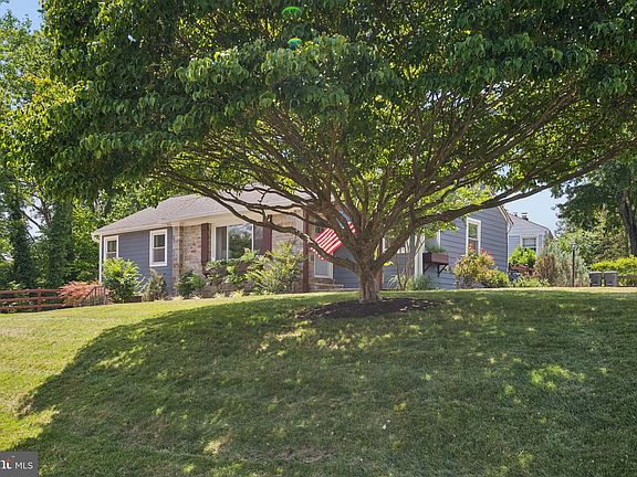 2nd image of 2015 Devere Ln