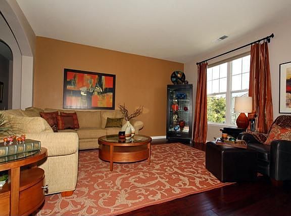 3rd image of 1526 Schramm Way