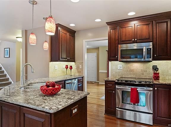 5th image of 9041 Marl Branch Ct