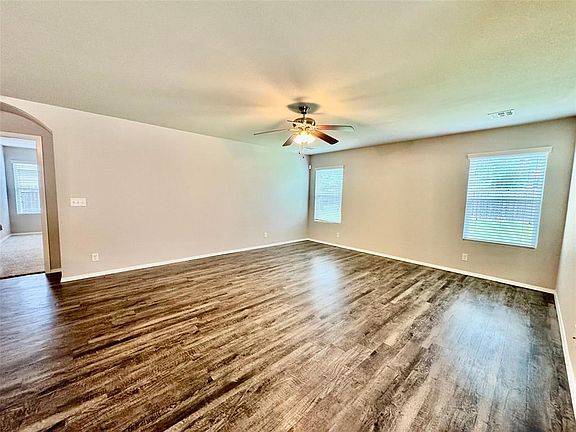 5th image of 2810 E Pittsburg St
