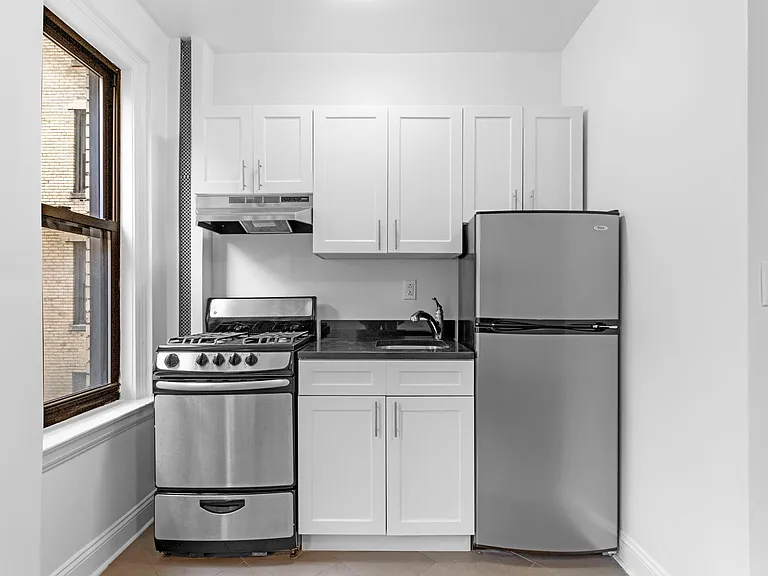 52 Clark St #4L — Photo 5