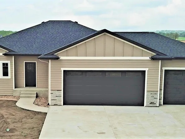 203 Hollyhock Ln, Yankton, SD 57078