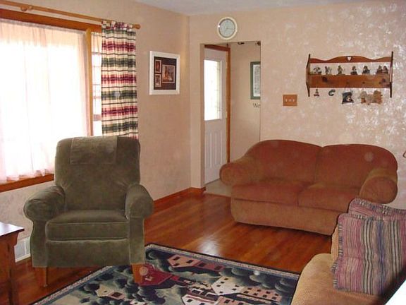 2nd image of 905 N Hancock St