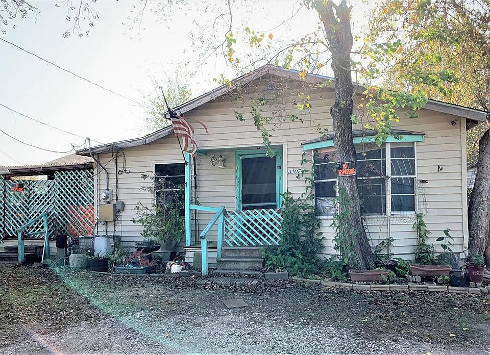 1st image of 3207 1/2 5th St