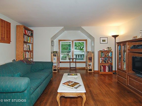 4th image of 825 Lathrop Ave