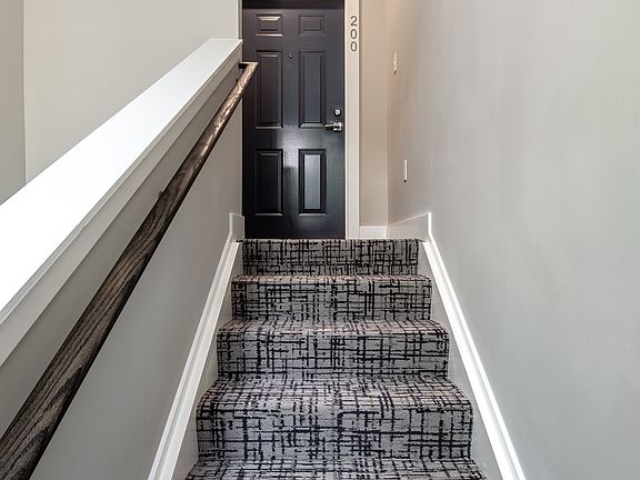 2nd image of 1016 Duke St #200-1