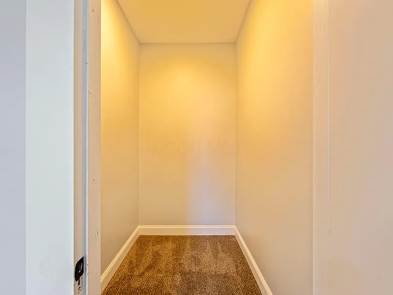 150 N Oak St — Photo 34