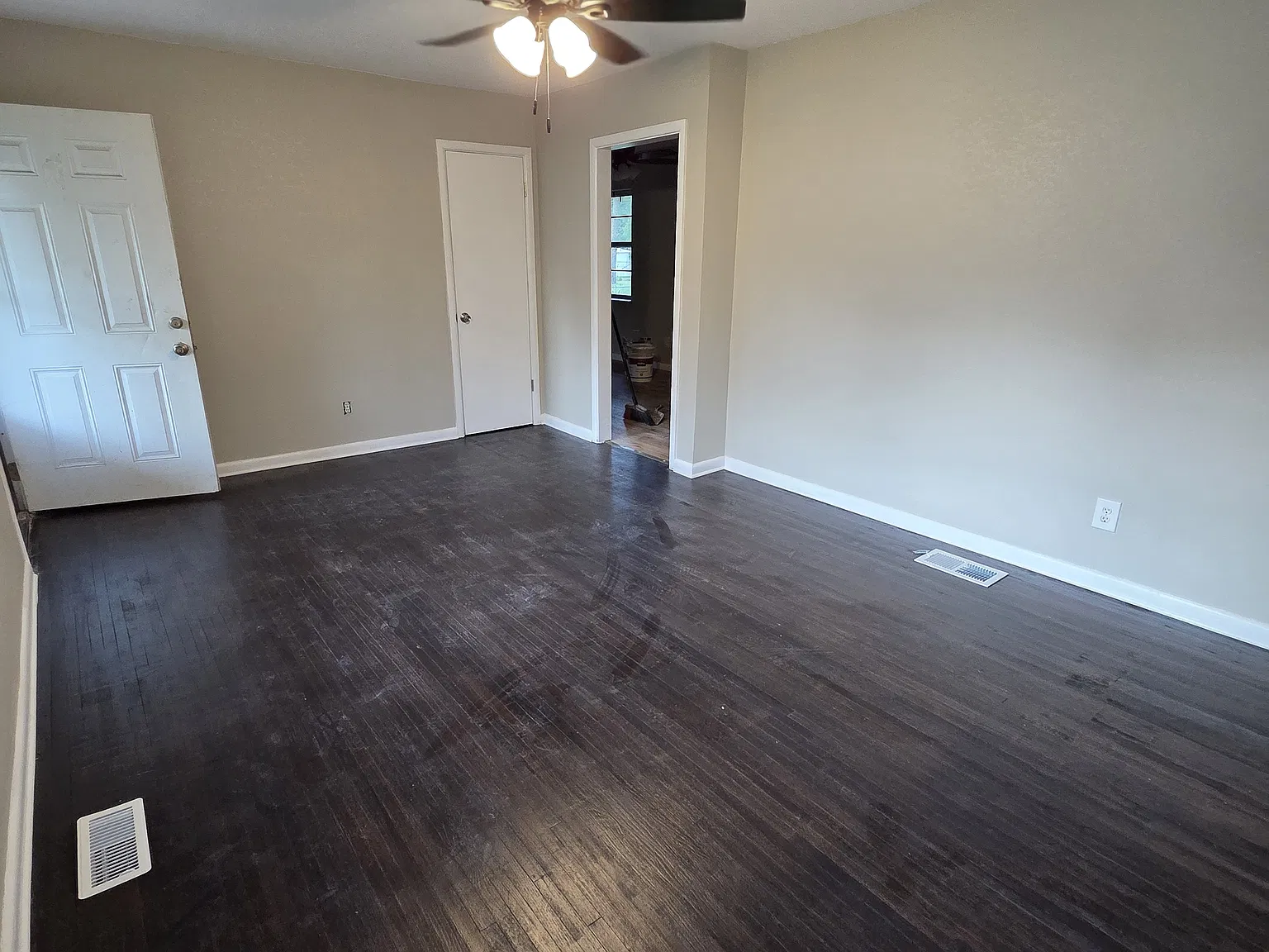 3 bed, 1.5 bath, 1117 sqft, $1,195 — Photo 3