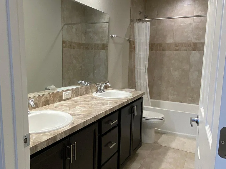 1074 Grantham Dr — Photo 6