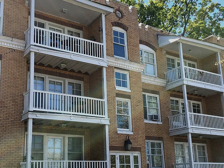 The Blackstone and Petite Maison Apartments — Photo 7