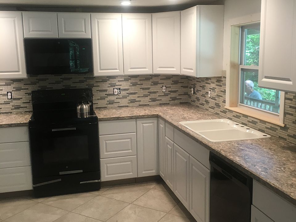 2nd image of 82 Packer Rd