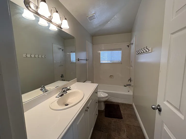 202 E White Spruce Cv — Photo 12
