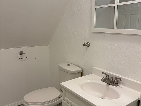 5th image of 922 Saunders Ave #2