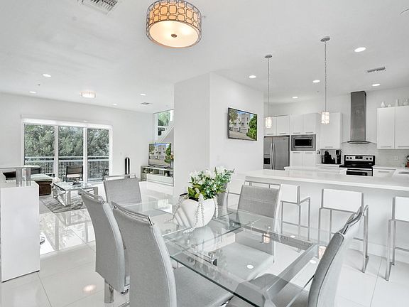 3rd image of 1347 N Ocean Blvd