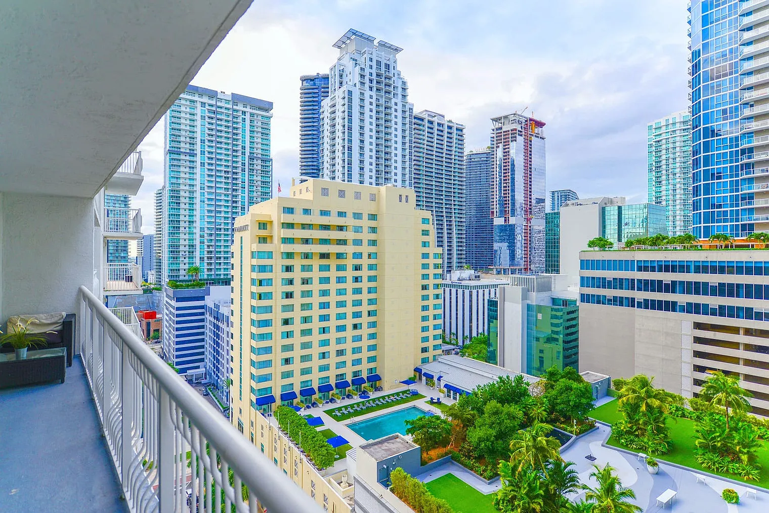 2 bed, 1.0 bath, 818 sqft, $3,441 — Photo 3