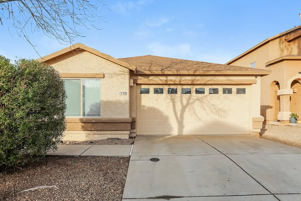 7795 South Sentinal Stone Drive Tucson AZ 85756 — Photo 1