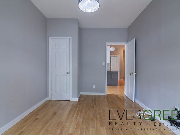 4th image of 1601 Park Pl APT 3F