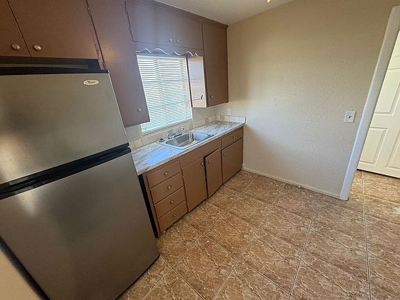 3rd image of 905 N J St #3