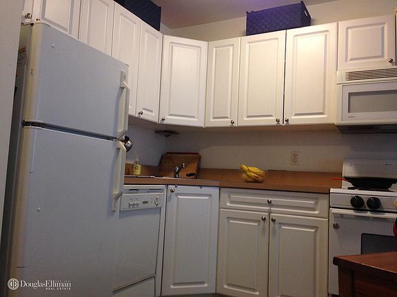 3rd image of 129 Boerum Pl APT 2D