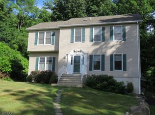 4420 Rudetown Rd, Hamburg, NJ 07419