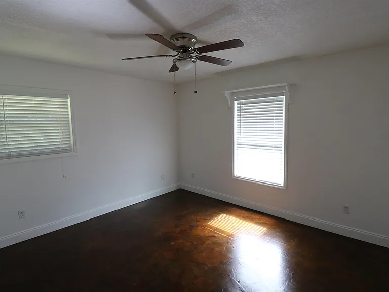 4225 Oak Ln — Photo 13