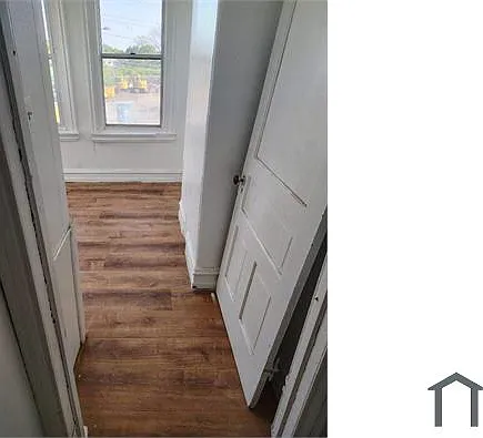 2318 E York St — Photo 6