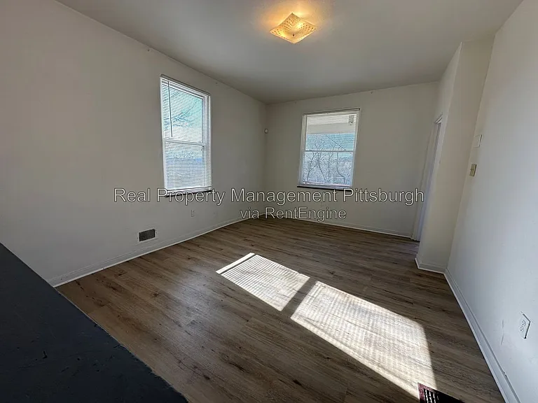 208 Rolfe St — Photo 13