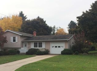 902 Meadow Dr, Battle Creek, MI 49015