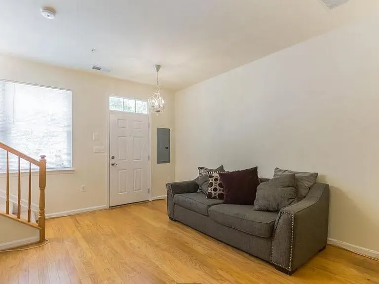 1418 Shippen Ln SE #3 — Photo 4