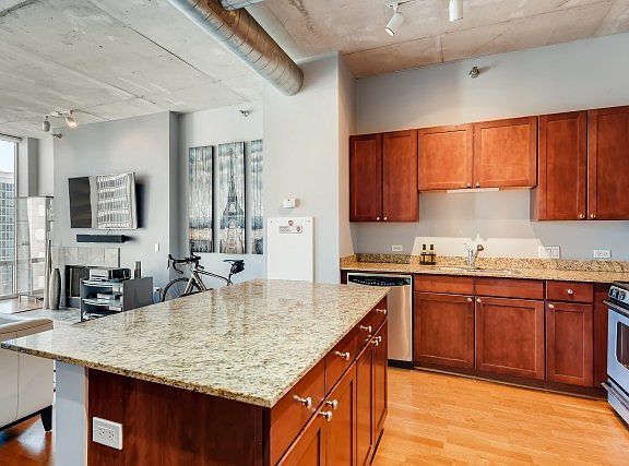 5th image of 720 N Larrabee St APT 1505