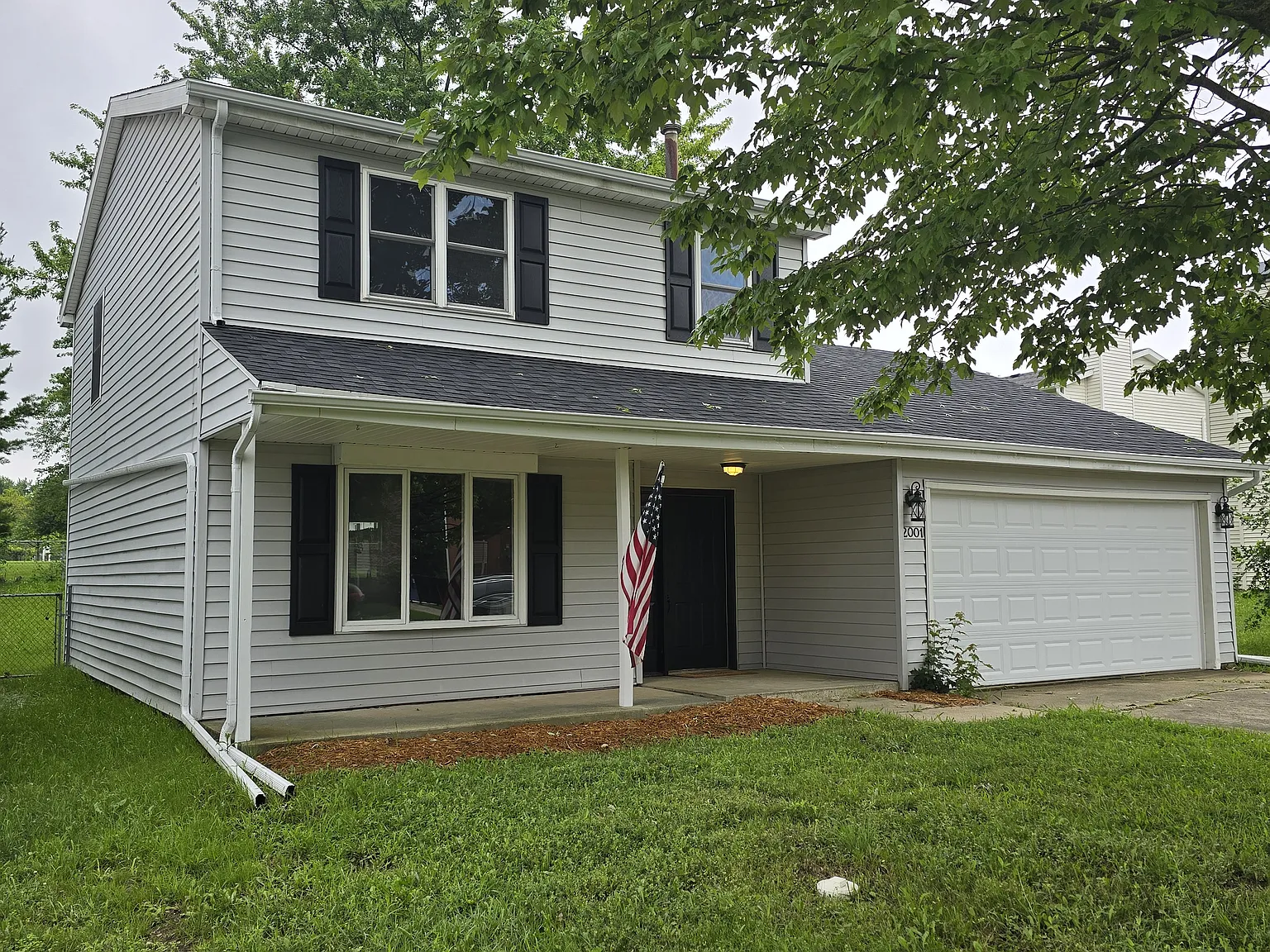 3 bed, 1.5 bath, 1418 sqft, $2,050 — Photo 1