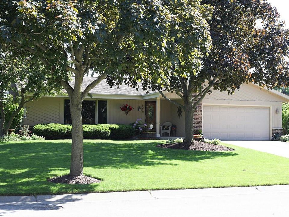 1st image of 8219 W Coventry Dr