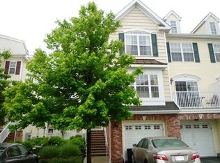 28 Marina Dr, Bayonne, NJ 07002