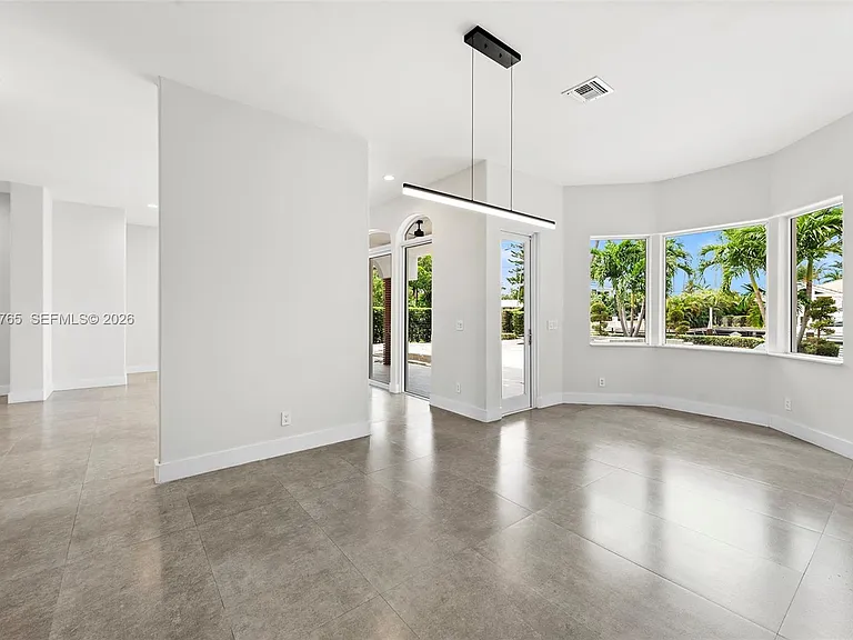 552 Palm Dr — Photo 13