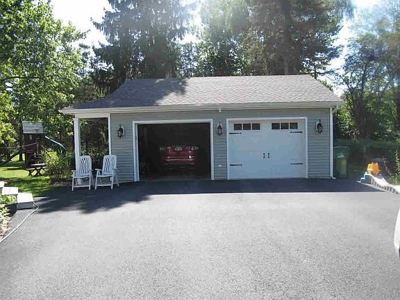 3rd image of 5 Willow Dr